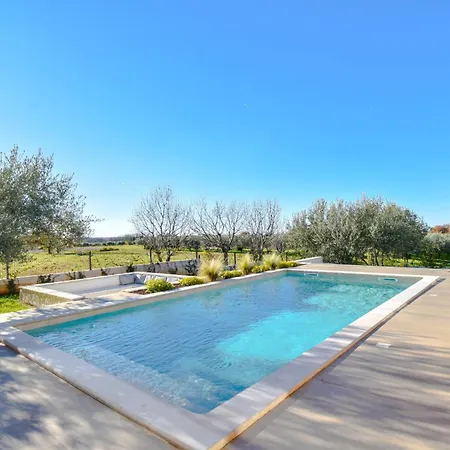 Modern Noor Near Porec By Istrabook
