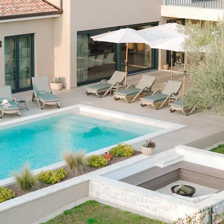 Modern Noor Near Porec By Istrabook