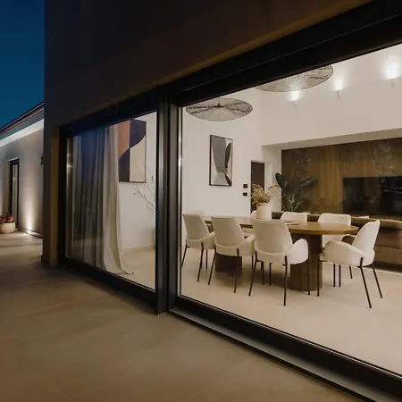 Modern Noor Near Porec By Istrabook